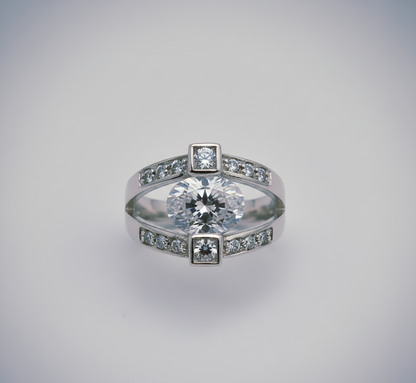 “Eternal Brilliance Ring" – 925 Silver Split-Band Power Solitaire