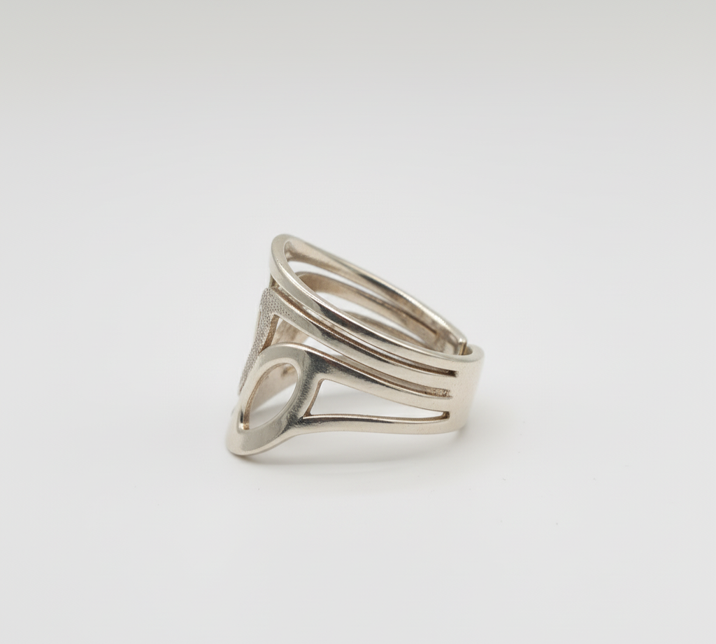 Modern Wave Cutout Ring – 925 Sterling Silver