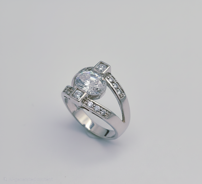 “Eternal Brilliance Ring" – 925 Silver Split-Band Power Solitaire