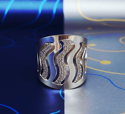 Waves of Power Ring  925 Silver