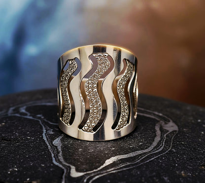 Waves of Power Ring  925 Silver