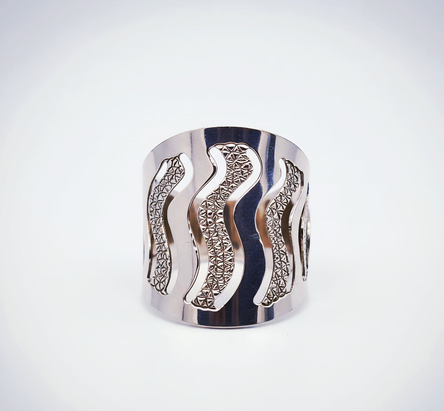 Waves of Power Ring  925 Silver
