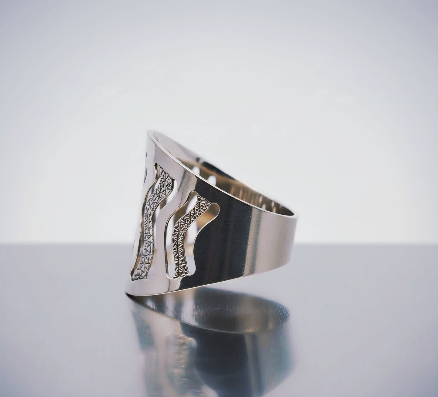 Waves of Power Ring  925 Silver