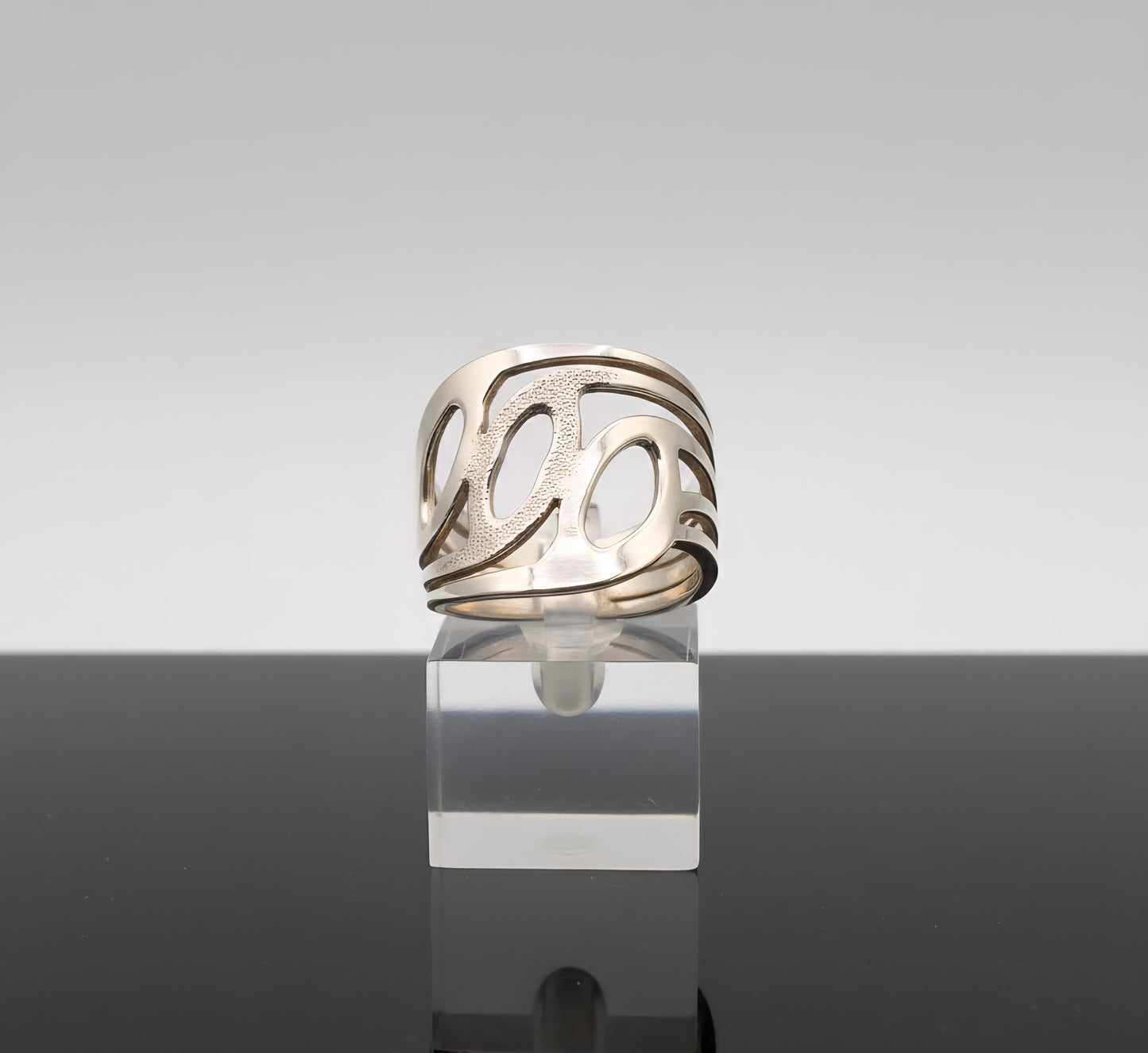 Modern Wave Cutout Ring – 925 Sterling Silver